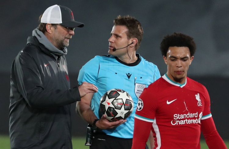 柔佛主帅：球员们在与申花的比赛中表现非常出色，我非常满意