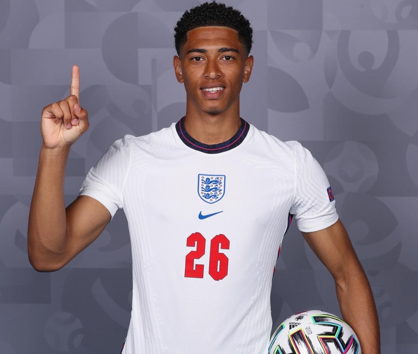 萨索洛主帅：这是一场非常精彩的比赛，我们顶住了米兰的压力（萨索洛主帅：比赛精彩，我们成功顶住了米兰的冲击）