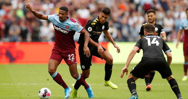 英超-阿森纳2-1补时绝杀狼队，萨卡两度造乌龙（英超｜阿森纳补时2-1绝杀狼队，萨卡两度逼出乌龙球）