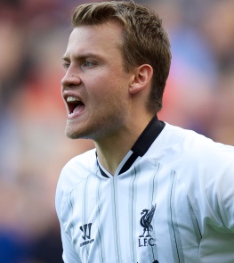 意外来客，切尔西和巴萨欧冠赛前一只狐狸闯入斯坦福桥看台（欧冠前夜趣闻：狐狸闯入斯坦福桥看台，切尔西对巴萨惊现不速之客）