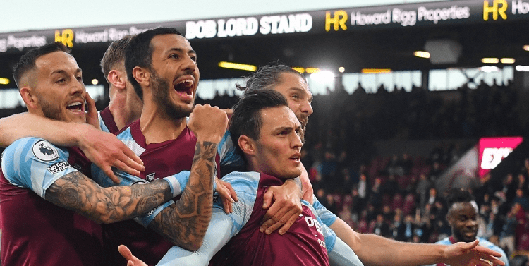 篮球湖人球员赛后接受媒体采访