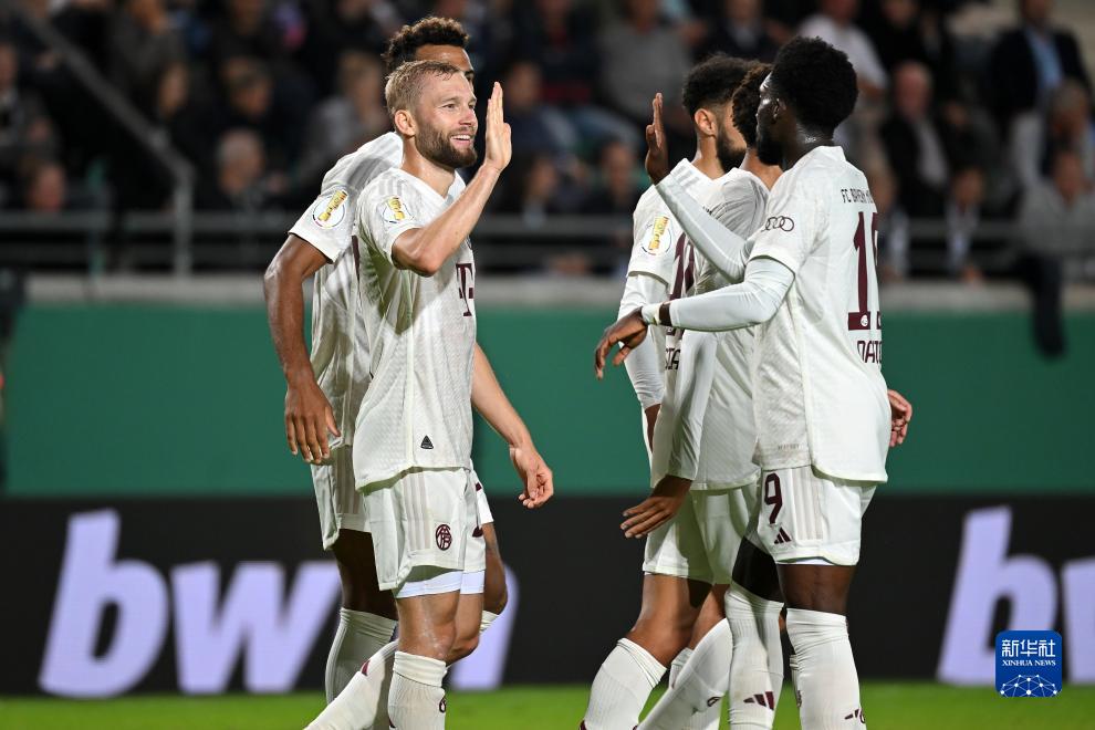 足球比赛临场指挥的艺术（足球临场调度之道）