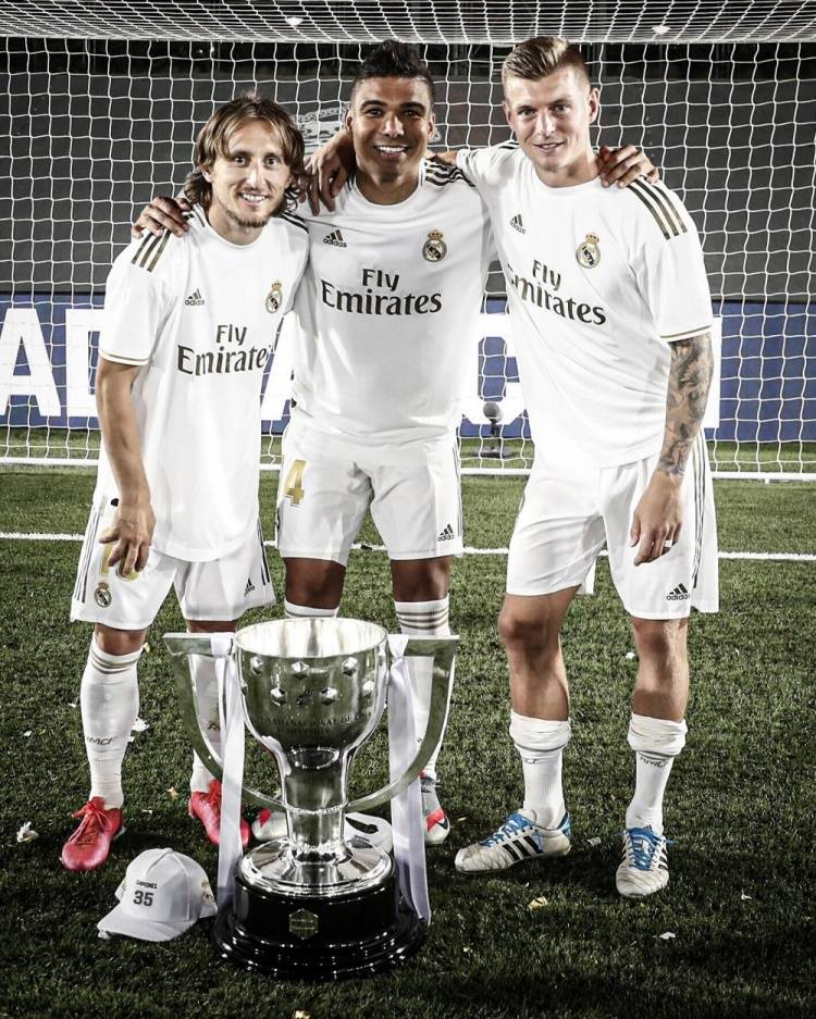 德泽尔比：很高兴能暂登榜首，霍伊别尔能在对阵纽卡中出场（德泽尔比：暂居榜首令人欣喜，霍伊别尔可出战纽卡）