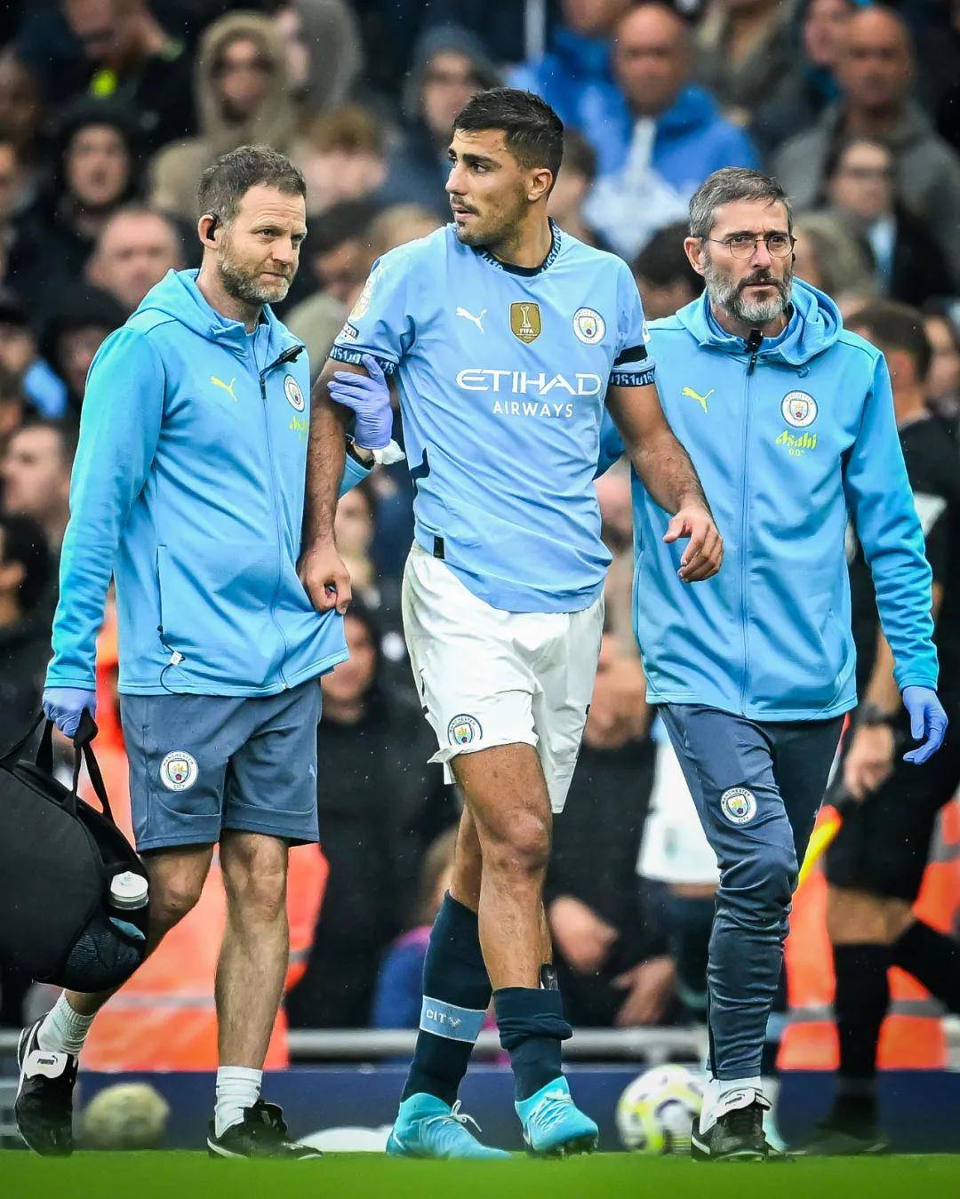 鲁尼：我不太喜欢吃烤肉，宁可吃火腿、鸡蛋和薯条（鲁尼：烤肉不对胃口，我更偏爱火腿、鸡蛋和薯条）