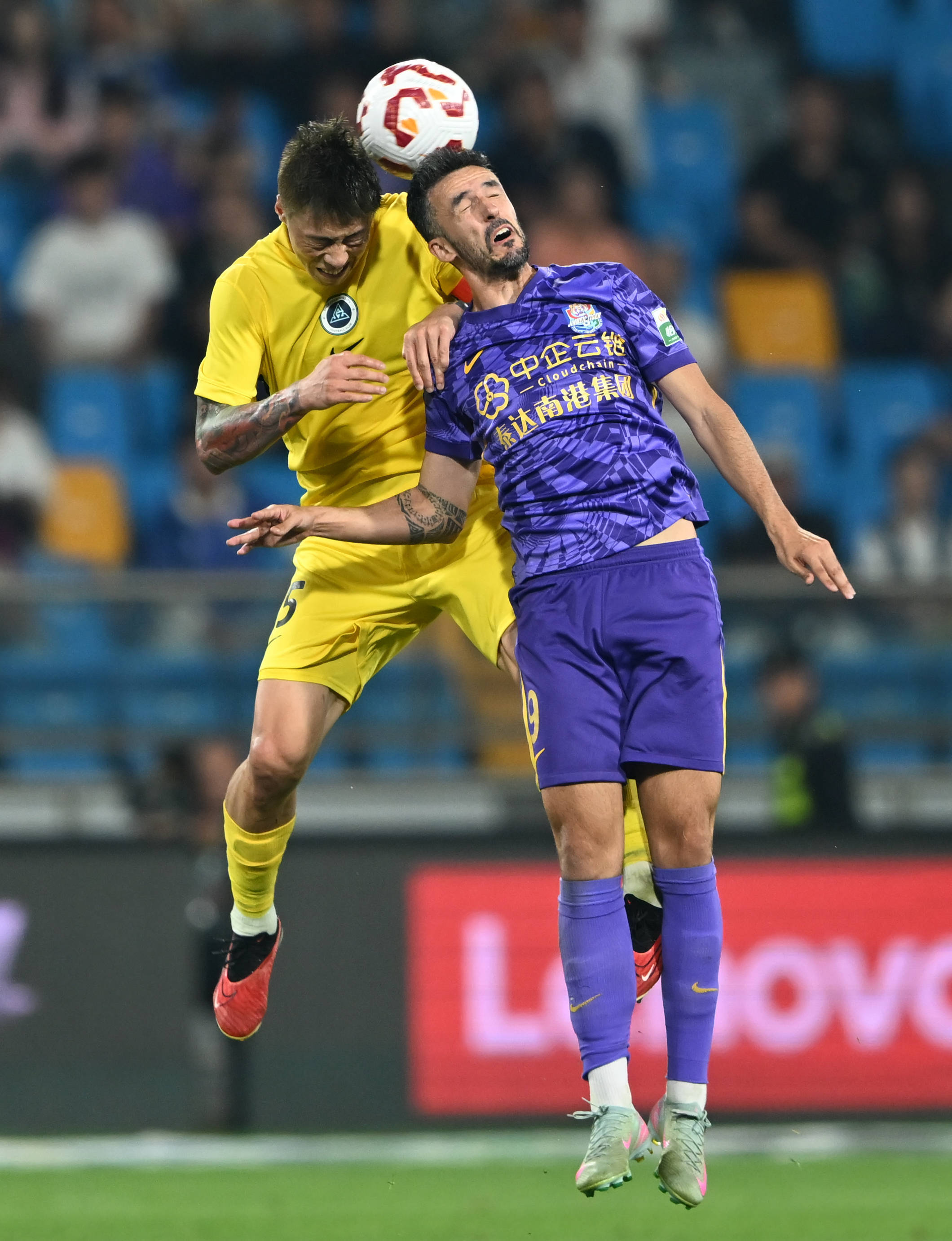 梅西抵达印度行第二站海得拉巴，现场球迷高呼梅西的名字（梅西抵达印度之旅第二站海得拉巴，现场球迷齐声高呼其名）