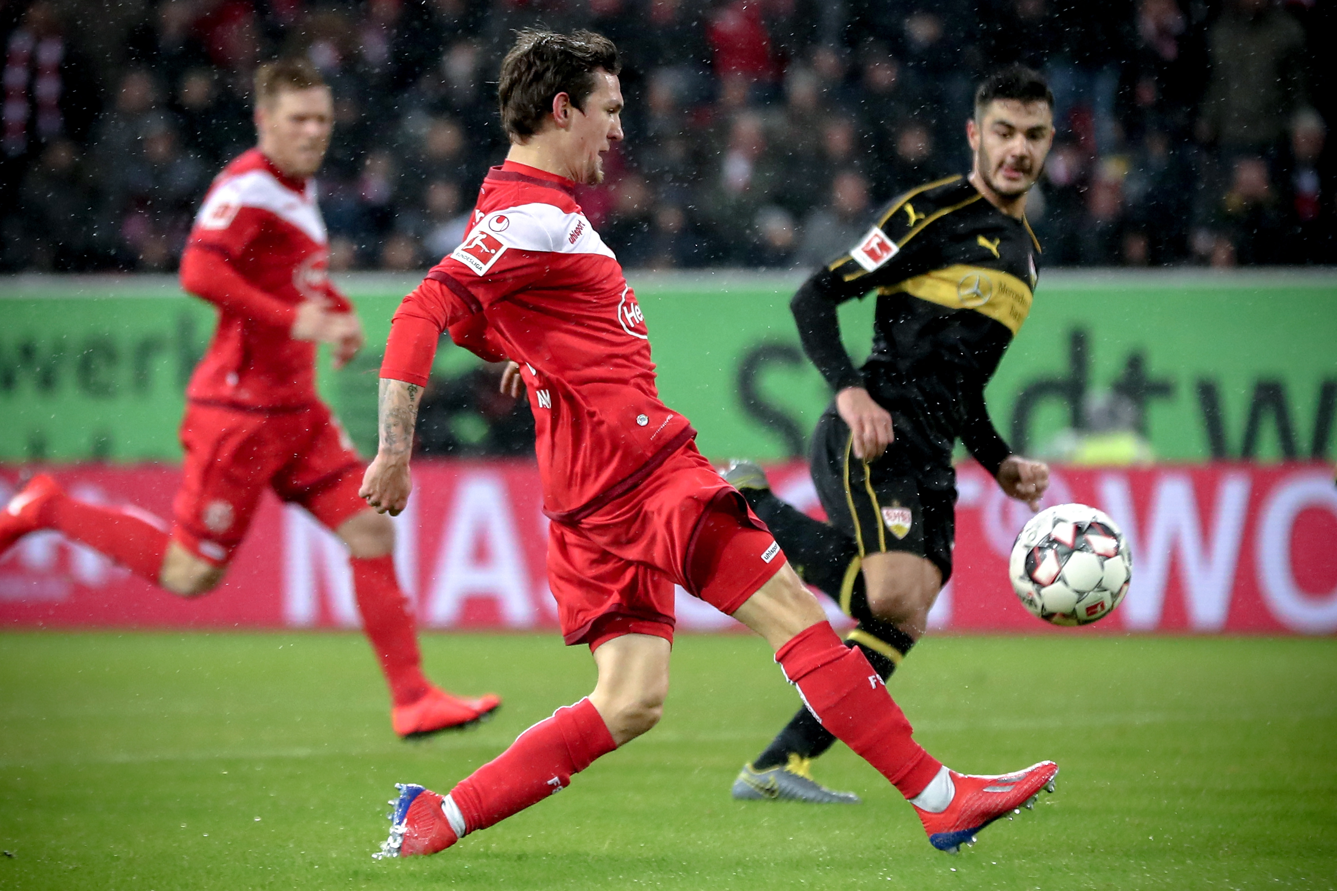 媒体人：中国足球真正的危机是不快乐，大家都缺乏尊重和信任（媒体人：中国足球的深层危机在于不快乐，尊重与信任普遍缺失）