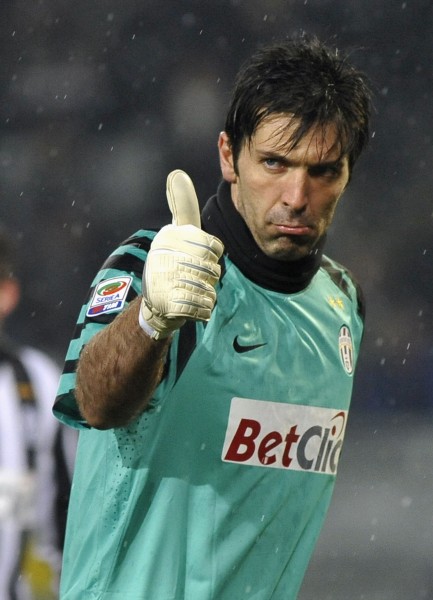 早报：维拉击败曼联延续十连胜（晨报：维拉力克曼联，豪取十连胜）