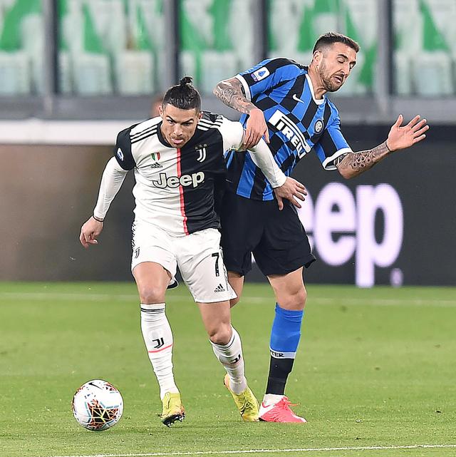 惊天逆转！阿森纳遭维拉绝杀 英超三强争霸白热化（爆冷大逆转！维拉补时绝杀阿森纳，英超三强争霸愈演愈烈）