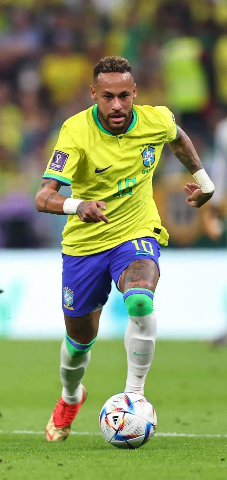 这队踢得像一台机器（这支球队像精密机器般运转）