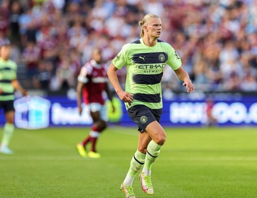 篮球勇士球员三分纪录被打破，全场致敬（勇士球员三分纪录遭刷新，全场起立致敬）